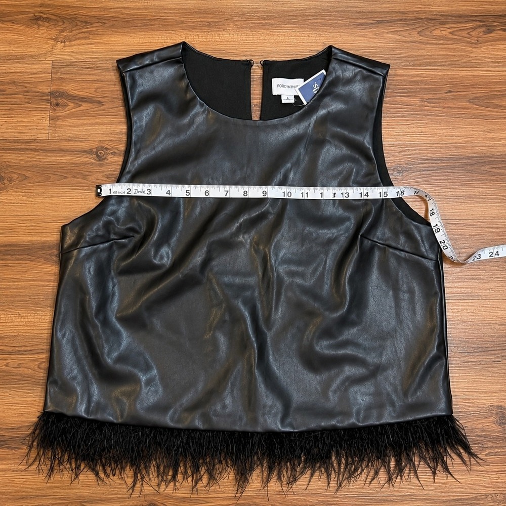 FORCYNTHIA Black Faux Leather Feather Trim Sleeveless Top Size L - Picture 2 of 6